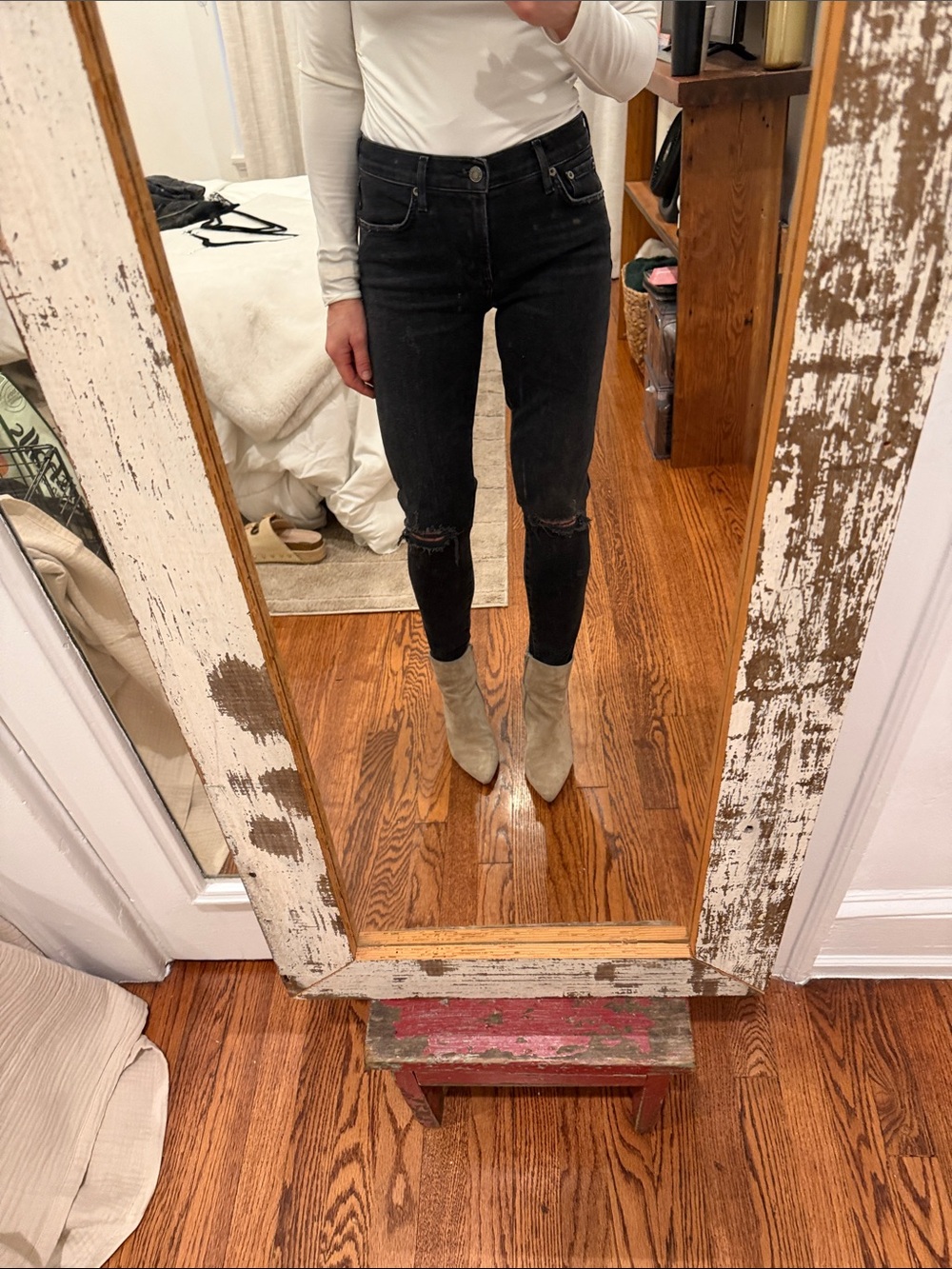 High-Rise Agolde Black Skinny Jeans with Knee Distress